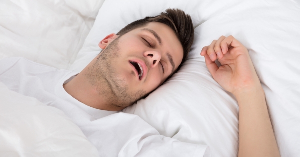 כיצד פועלת כרית למניעת נחירות ודום נשימה לשינה בטוחה